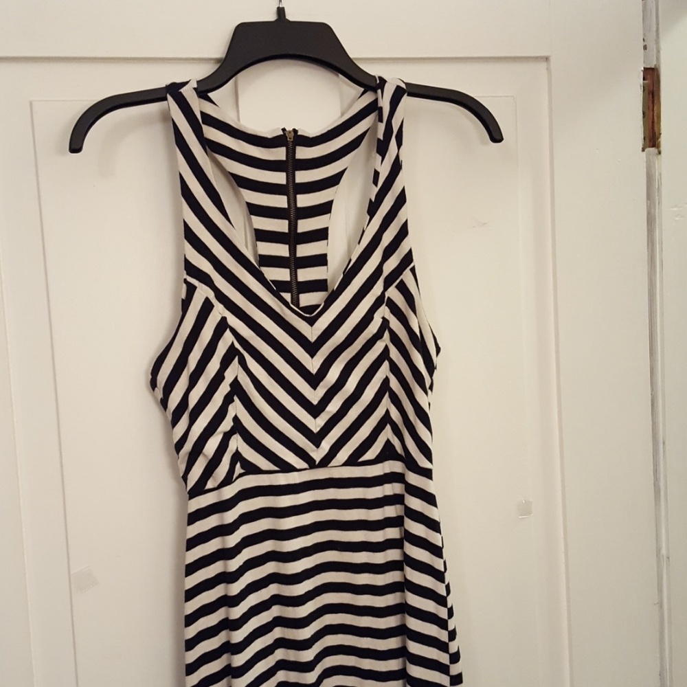 Monteau Los Angeles Dress - Picture 2 of 4